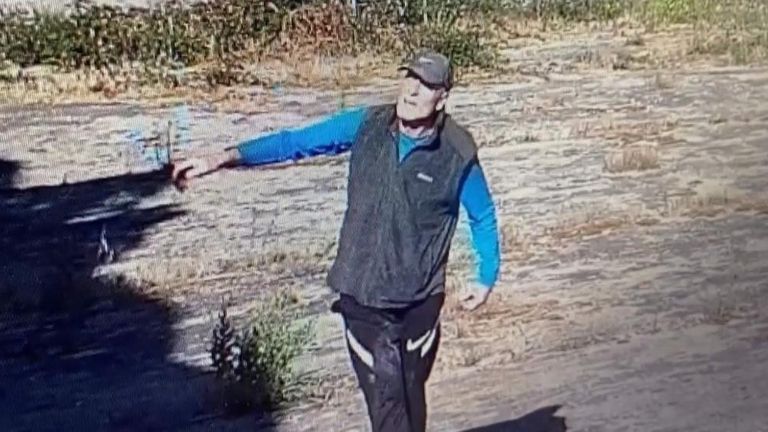 葡萄牙戒备森严的 Vale de Judeus 监狱五名囚犯越狱，监控录像拍到其中一名囚犯越狱。这是 ENEX 录像的截图。个人身份不明