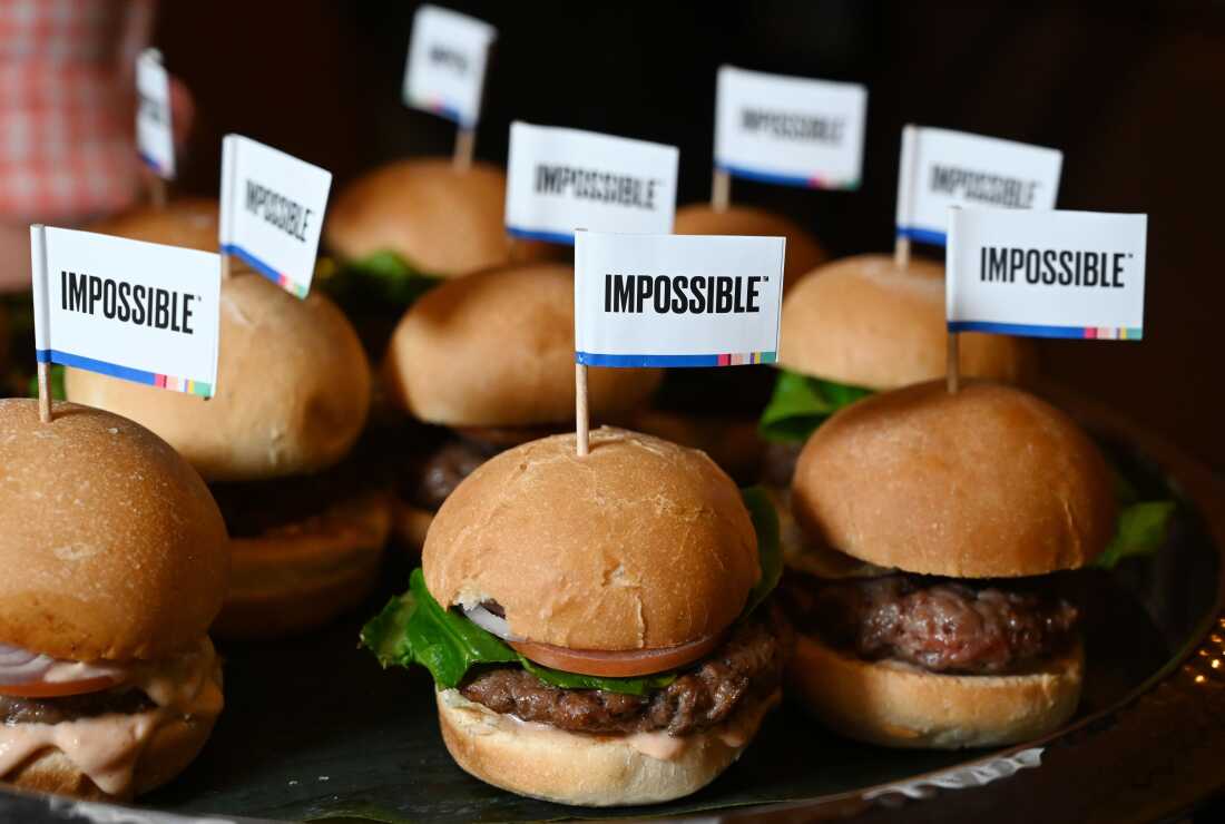 2019 年 1 月 7 日,Impossible Burger 2.0 在内华达州拉斯维加斯举行的 CES 2019 新闻发布会上亮相