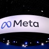 今年早些时候在法国举行的一次贸易展览会上的 Meta 标志。这家社交媒体公司表示，它已经破坏了更多与针对美国总统选举的伊朗黑客相关的账户。