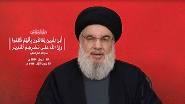 真主党领导人赛义德·哈桑·纳斯拉拉 (Sayyed Hassan Nasrallah) 于 2024 年 9 月 19 日在黎巴嫩发表电视讲话，视频截图来自视频。 Al-Manar TV 通过路透社 此图片由第三方提供。禁止转售。没有档案