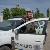 5 月 26 日,沃夫昌斯克巡逻警察局长 Oleksii Kharkivskyi 坐在警车内,地点位于乌克兰哈尔科夫州一处秘密地点。