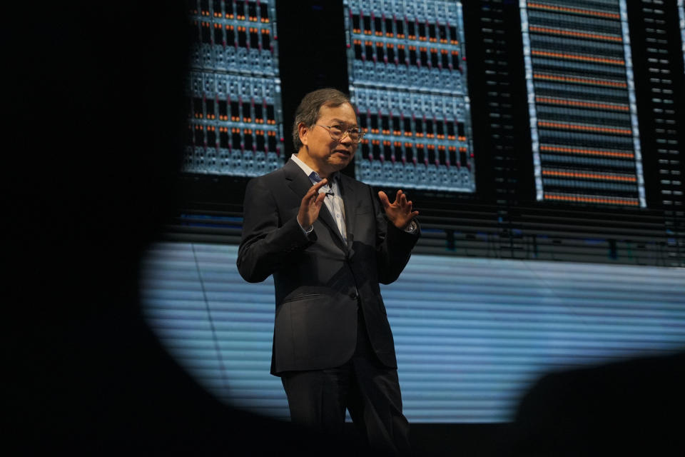 Super Micro 首席执行官梁朝阳在台湾 COMPUTEX 2023 期间发表主题演讲。 (摄影:Walid Berrazeg/SOPA Images/LightRocket via Getty Images)