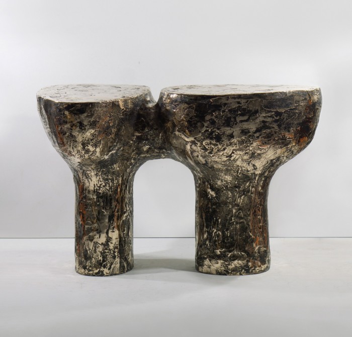 Abel Cárcamo 铸青铜鸟蛋桌,15,000 英镑,88-gallery.com