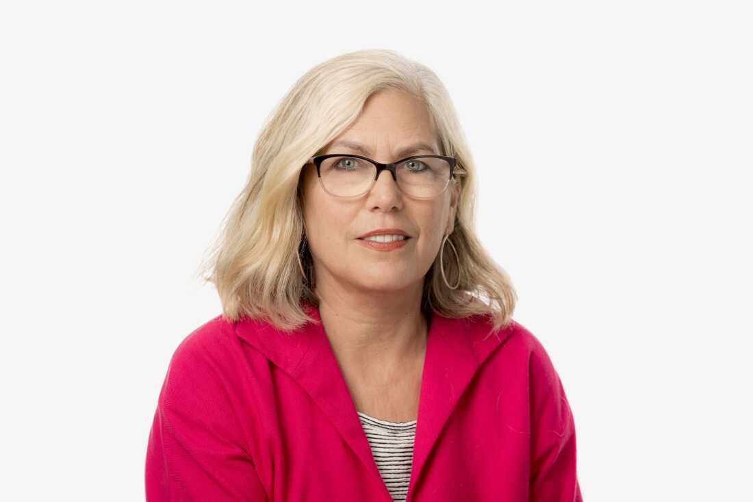 《洛杉矶时报》社论编辑 Mariel Garza 在 2022 年拍摄肖像照。