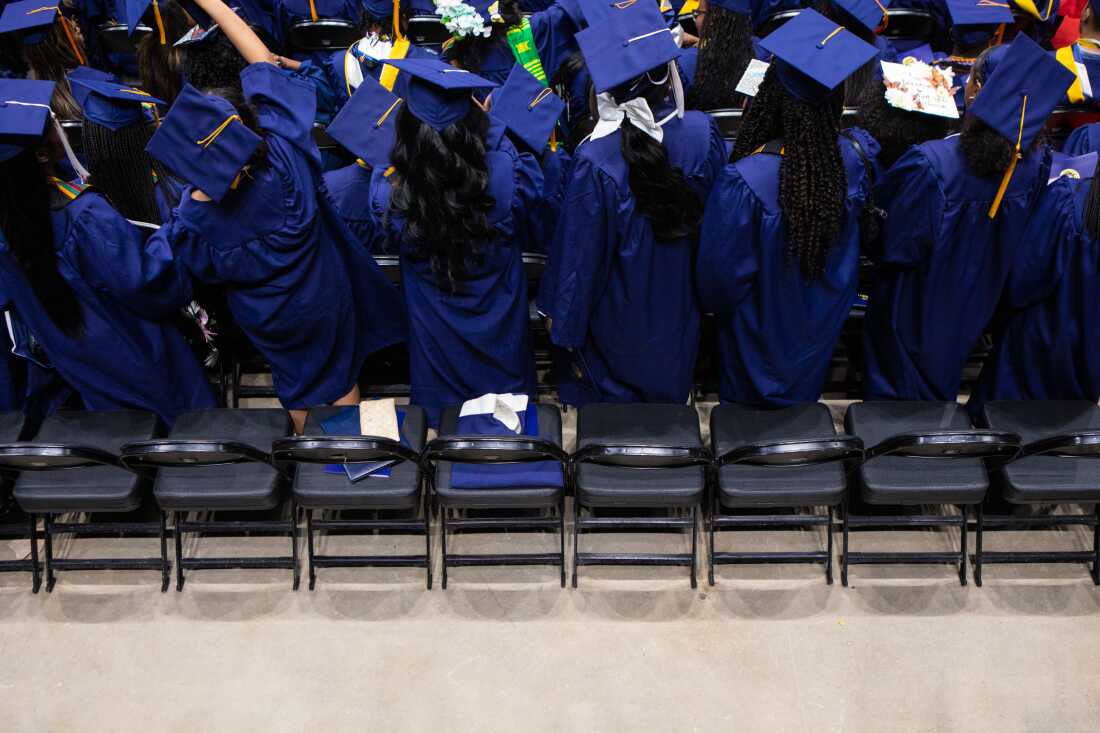 霍华德大学毕业生将于 2023 年 5 月抵达参加 2023 年毕业典礼。