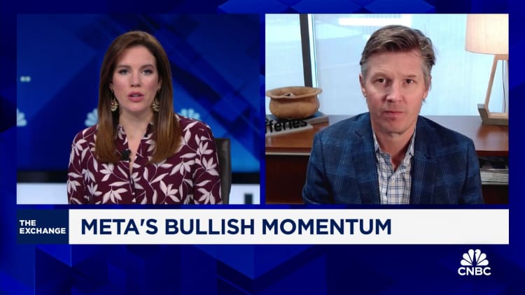 杰富瑞 (Jefferies) 的布伦特·蒂尔 (Brent Thill) 表示,尽管 Meta 的人工智能支出巨大,但其收入仍有增长空间