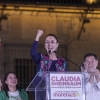 克劳迪娅·谢姆鲍姆 (Claudia Sheimbaum) 于 2024 年 6 月 3 日在墨西哥城发表演讲时庆祝。